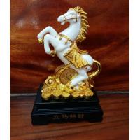 ราคา ม้ามงคล ม้านำโชค บนกองเงินกองทอง ฐานไม้ สูง10.5นิ้ว กว้าง7นิ้ว (976932356)