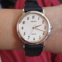 ราคา นาฬิกาญี่ปุ่น Vintage Seiko Dolce ปี1990 หน้าลายผ้า ระบบถ่าน มือสอง สภาพสวย ขนาด Boy size ใส่ได้ทั้งชายหญิง สายใหม่ (24906197645)