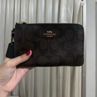 ราคา Coach Wristlet คล้องมือไซส์ S 2ซิป มือ1ค่ะ ไม่เคยใช้ มีป้ายราคา และ care card จ้า (4142797211)
