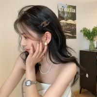 ราคา กิ๊บ กิ๊บหนีบผม ฝรั่งเศส Chanel สไตล์ Letter Hairpin หรูหราสำหรับปี 2023 ออกแบบมาเพื่อบังสีและการจัดทรงผมด้านหน้า (49751522888)