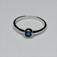 ราคา แหวนพลอยไพลินแท้ ตัวเรือนทองคำขาว 9k (29135873483)