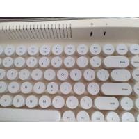 ราคา ลดๆatto(คีย์ไทย)คีย์บอร์ดบลูทูธวินเทจสีครีม (22769966905)