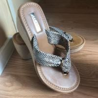 ราคา รองเท้าส้นเตารีด ยี่ห้อ ALDO สูงประมาน 2 นิ้ว ไซส์ 36 ใส่ครั้งเดียว (1994659066)