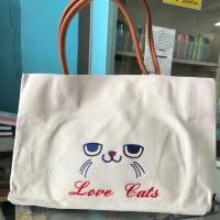 ราคา กระเป๋าผ้าแคนวาส ปักลายแมวด้านนึง อึกด้านปักชื่อตามสั่งได้ (1254224593)