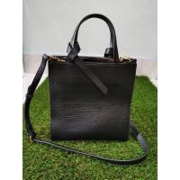 ราคา กระเป๋าหนังแท้สีดำ ปั้มลายจระเข้ มือสอง สภาพ 90% (9350546001)