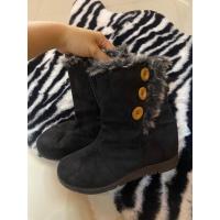 ราคา ส่งต่อ รองเท้าบูทลุยหิมะ สีดำ บุขนหนา Size 38 มีซิปรูดด้านข้างค่ะ (25166112215)