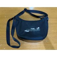 ราคา กระเป๋า adidas สะพายข้าง ทรงเกี๊ยว มือสอง ของแท้ (41873967057)