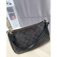 ราคา Coach pouch แท้มือสองมีตำหนิ (29788262240)