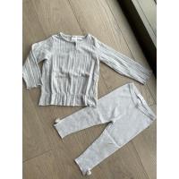 ราคา Zara kids set เสื้อสเวตเตอร์แขนยาว 3-4 ปี 104 ซม. และกางเกงขายาวยาว 2-3 ปี 98 ซม. (41974759665)