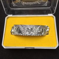 ราคา เลสหลวงพ่อรวย รุ่นเลื่อนสมณศักดิ์ขนาด4บาทไม่ลงยา งานปราบเซียนเหมือนคมชัดมากๆเนื้อเงินผสมพร้อมกล่องตรงรุ่น (664839327)