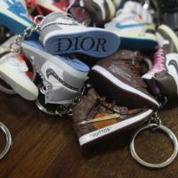 ราคา [3D พวงกุญแจ] OFF-WHITE X CONVERSE CHUCK TAYLOR ALL STAR 70 HIGH TOP แฟชั่น (24106333205)