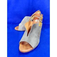 ราคา รองเท้ามือสอง ส้นเตารีด ไซด์ 39 (40006060240)