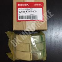 ราคา ผ้าครัช 3 ก้อน แท้ PCX125, PCX150, CL125i ปีเก่า ไฟหน้าธรรมดา ของแท้ศุนย์ 100% (22535-KWN-900) (2262335443)