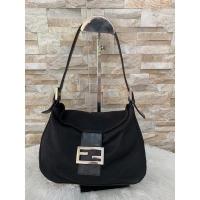 ราคา Fendi Pouch มือสอง ของแท้ (9578018348)