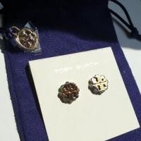 ราคา Tory Burch Hex-Logo Stud Earrings ตุ้มหู ต่างหู (2121567342)