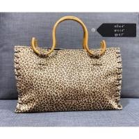 ราคา กระเป๋าถือหูไม้ไผ่ Samantha Thavasa มือสองของแท้ (13655885163)