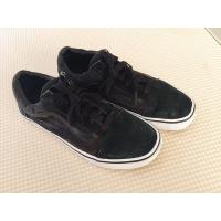 ราคา ร้องเท้าผ้าใบมือสอง#รองเท้าผ้าใบสีดำล้วน พร้อมส่ง (8478897586)