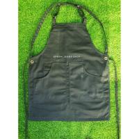 ราคา งานใหม่ ผ้ากันเปื้อนยีนส์สีดำกระเป๋าเว้าสายไขว้หลัง (4404531453)