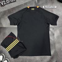 ราคา ชุดบอลสโมสร Li.verpool STRIPEN สีดํา 2025/26 (53551041777)