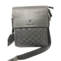 ราคา กระเป๋ามือสอง สภาพใหม่ ทรง LOUIS VUITTON สะพายชาย สีดำ ขนาด 8 นิ้ว พร้อมส่ง (18924177951)