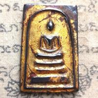 ราคา พระสมเด็จเหล็กไหลไพลดำ พิมพ์พระประธานวัดระฆัง กรุวังหน้า วัดพระแก้ว สมเด็จโต​ แร่เหล็กไหลดูด​ ปิดทอง ชาดแดง​ มงคล​ 21 (19617178467)