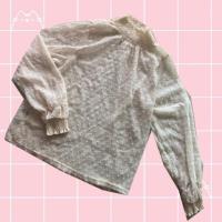 ราคา เสื้อซีทรูคอเต่าแบบจีบแขนยาวจั๊มปลายสีครีม (6426481833)