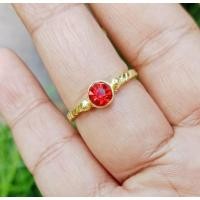 ราคา แหวนทองเหลืองหัวพลอยเล็กๆน่ารักๆสีแดง สดใส ตัวแหวนทำจากทองเหลืองแท้ผสมในเหรียญสตางค์ ไม่ชุบไม่ผสมใสโดนแป้งโดนครีมไไม่ลอก (28113709843)