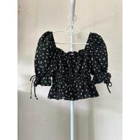 ราคา H&M DIVIDED เสื้อครอปคอสม็อค ลายดอก (25763953289)