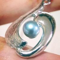 ราคา สร้อยคอจี้เงินงานเก่า มุกแท้เนื้อสวย (Natural black pearl pendant) (1168958814)