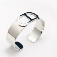 ราคา กำไล C D /กำไลข้อมือสแตนเลส/กำไลข้อมือ/กำไลแบรนด์เนม (3396735841)