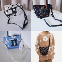 ราคา พร้อมส่ง Marimekko Unikko Mini Crossbody Shoulder Bag กระเป๋าสะพายข้าง สายปรับได้ ของแท้100% (27361788738)