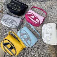 ราคา พร้อมส่ง!! ทุกสี กระเป๋าdiesel ใหม่ กระเป๋าสะพายไหล่ พิมพ์ตัวอักษรนูน สีพื้น สวยมากเข้ากับทุกลุค Y2K (19272525566)