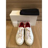ราคา รองเท้า GIVENCHY รุ่นlow sneaker white/red ขนาด40 มือสอง สภาพใช้งาน มีกล่อง การ์ด ถุงผ้า แท้100% เจ้าของขายเองค่ะ (27023994028)