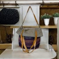 ราคา กระเป๋าผ้าดิบทรงย่ามแต่งด้วยผ้าทอ และสายหนังแท้ อะไหล่ทองเหลืองสภาพใหม่ (25041774714)