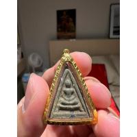 ราคา พระสมเด็จ "พิมพ์สามเหลี่ยมขาโต๊ะ" ปี 2519 (25245255623)