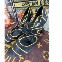 ราคา รองเท้าส้นสูงหนังกลับจิออจิโออามานี่สีดำแถบเหลือง size 38 มือสอง (23863943767)