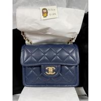 ราคา New CHANEL Mini Square 7.5” Caviar Navy Blue GHW (8119782716)
