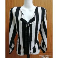 ราคา เสื้อเชิ้ต ลายทาง สีดำขาว (6338510124)