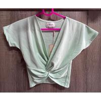 ราคา เสื้อครอป คอวีสีเขียวพาสเทล (23246932045)