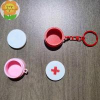 ราคา ท็อปแลน กล่องยาเลื่อนขนาดเล็กพร้อมพวงกุญแจแคปซูลสัญลักษณ์ข้ามกรณียาพลาสติกแบบพกพาผู้ถือยาใช้ทุกวันฉุกเฉิน ไทย (49351045162)