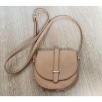 ราคา กระเป๋า Forever21 สะพายข้าง สีเบจ (10122531513)