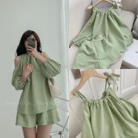 ราคา ชุดเสื้อเปิดไหล่สีเขียวอะโวคาโดสุดน่ารักพร้อมกางเกงขาสั้นทางการหลวม (26888775003)