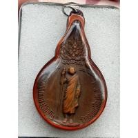 ราคา เหรียญยืนถือไม้เท้า หลวงปู่แหวน สุจิณโณ วัดดอยแม่ปั๋ง จ.เชียงใหม่ รุ่นรวมใจ ปี 2518 เลี่ยมกันน้ำวินเทจ บล็อคเสาอากาศนิยม (42052797636)