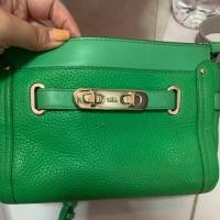 ราคา กระเป๋าสะพายข้าง Coach สีเขียว ของแท้100% **ส่งฟรีค่ะ** (2606626968)