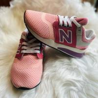 ราคา New Balance 247 รองเท้าผ้าใบเด็กผู้หญิงสีขมพูม่วง ของแท้ (24619630423)