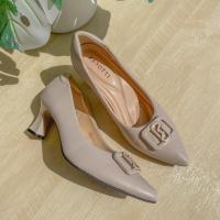 ราคา รองเท้าคัชชู หน้าสี่เหลี่ยม งานหนังสีครีม ส้นสูง 2 นิ้ว (44068193846)