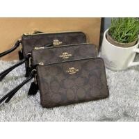 ราคา แท้100% คล้องมือ Size S แบบ2ซิป COACH F66506 DOUBLE CORNER ZIP WRISTLET IN SIGNATURE (23102554551)