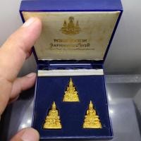 ราคา พระแก้วมรกต 3 ฤดู รุ่นเทอดพระเกียรติ มหาพุทธาภิเษก ณ วัดพระศรีรัตนศาสดาราม ปี2540 พร้อมกล่องเดิม ***กล่องสปริงชำรุด** (29703019074)