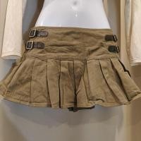 ราคา (เอว 32)กระโปรงสั้นใส่เอวต่ำ Shein สีเขียวขี้ม้า คาร์โก้ แต่งหนัง มีซับกางเกง ผ้ายีนส์ y2k 2002 (43052826282)