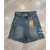 ราคา No:Nj5005 กางเกงยีนส์ ขา3ส่วน ผ้ายืด เอวสูง แต่งกระเป๋าเก๋ๆๆ สาวๆๆชอบแนวนี้ต้องมีติดตู้ แมทช์ง่ายกับเสื้อตัวโปรดตามใจนะค (29093237906)